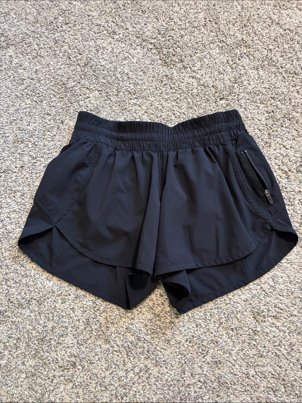 Lululemon Tracker Short V *4" size 8